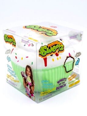 Cupcake Squishy Toy 🧁 Squeezee Sensory toy NEW Sealed Birthday gift green